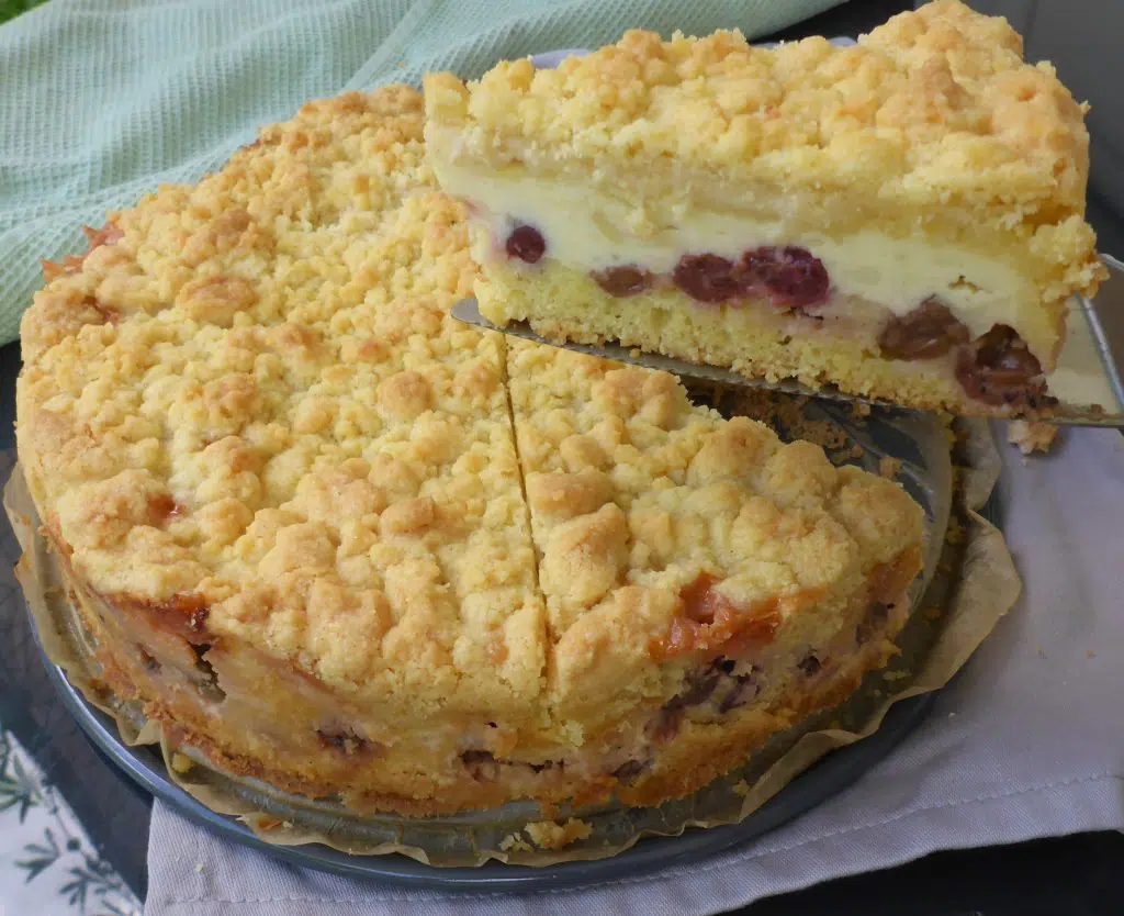 Gooseberry cake with custard and crumbles – foodreli